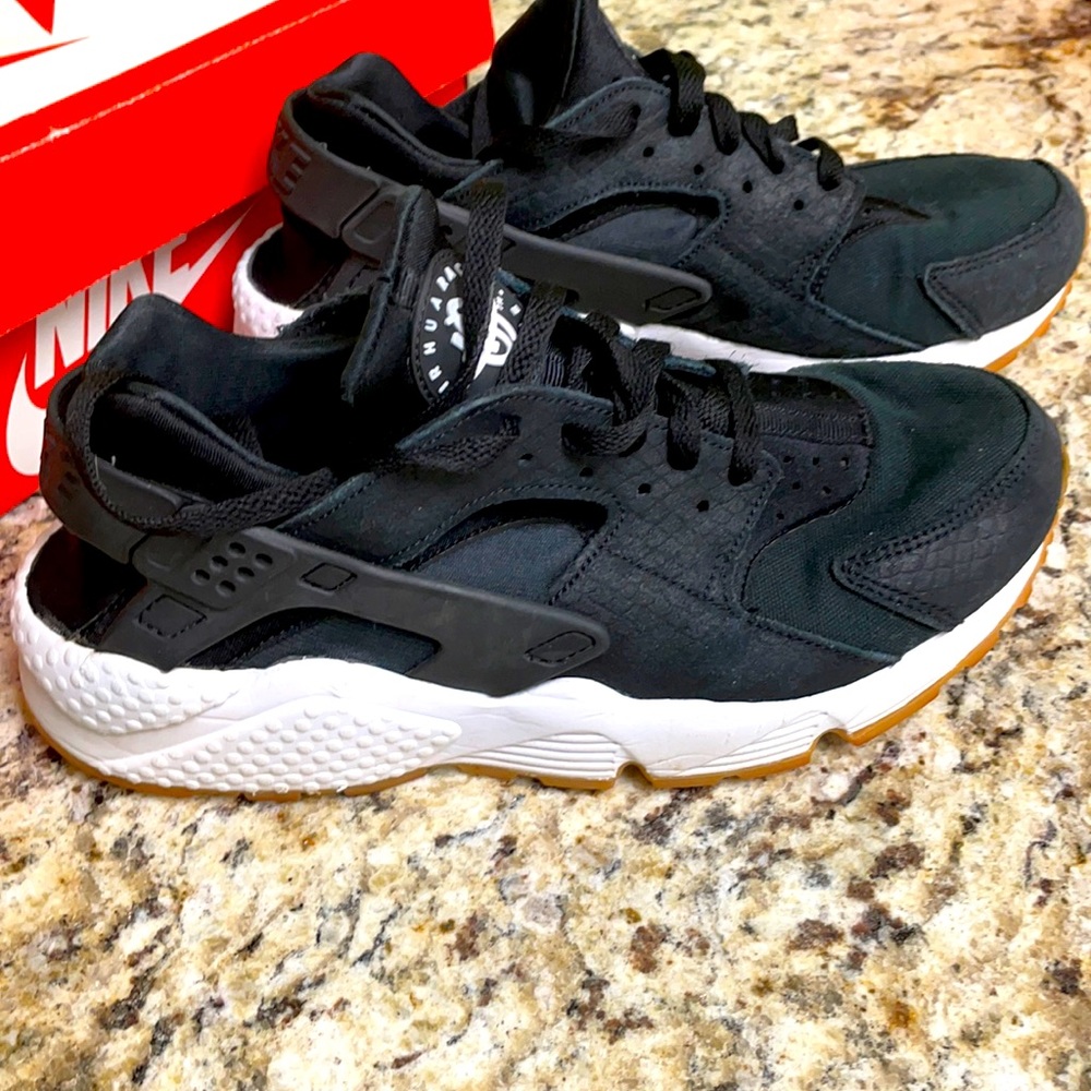 Nike Air Hurricane Run SE size 8.5